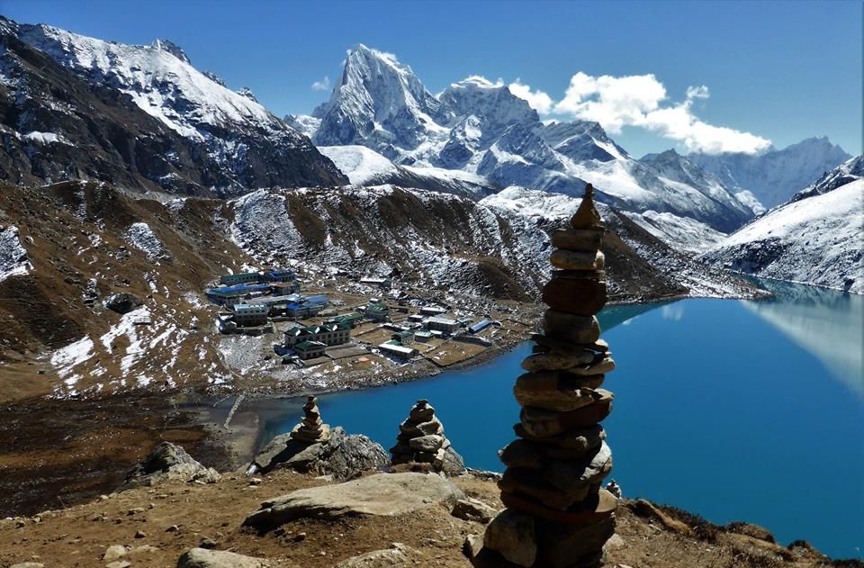 Cholatse ( 6440m ) and Taboche ( 6501m ) from Gokyo Ri