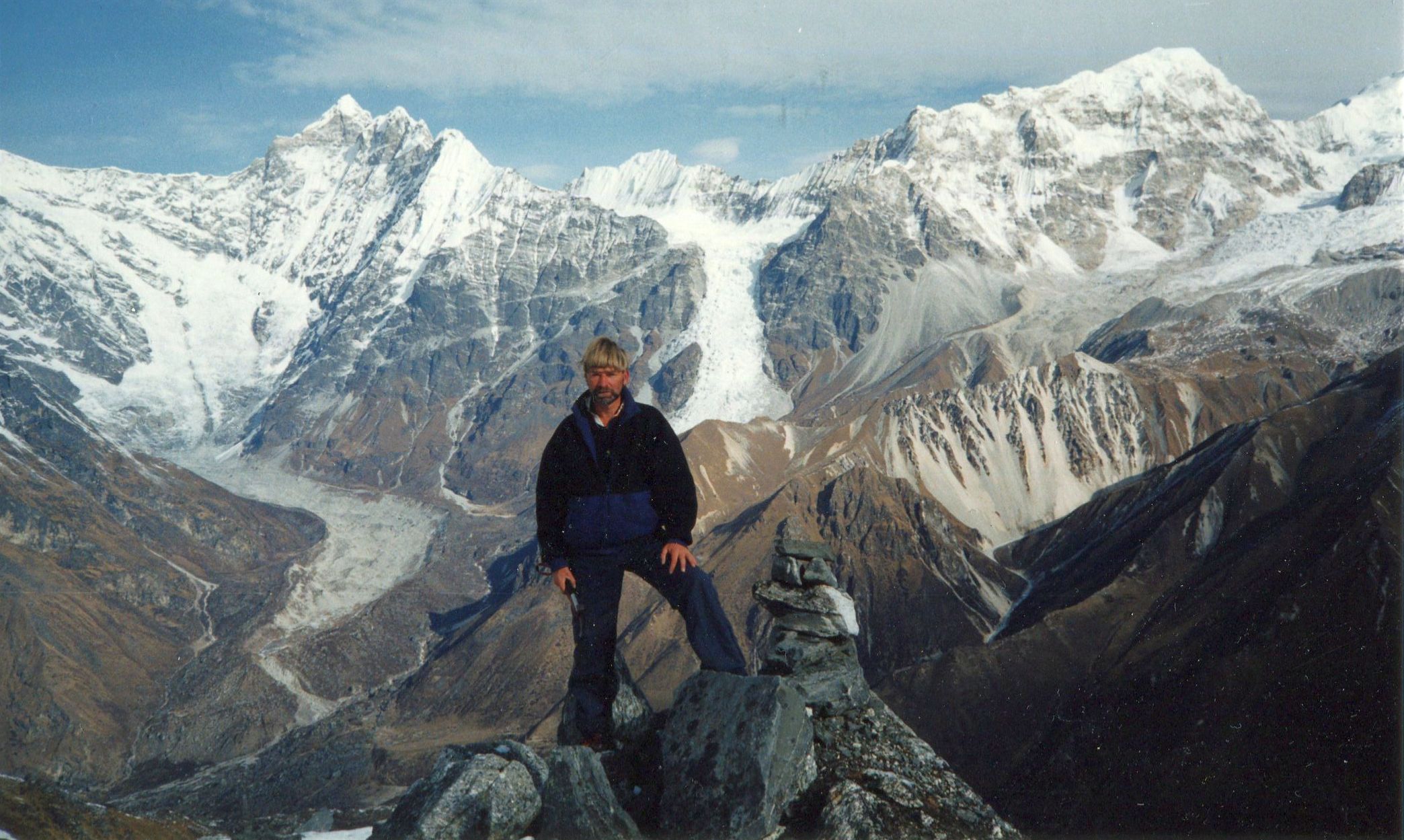 Kimshung and Shalbachum on ascent to Ganja La