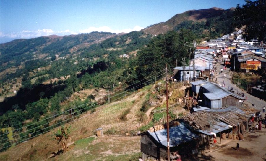 The Makalu Himal from the trailhead at Hille ( Hile )