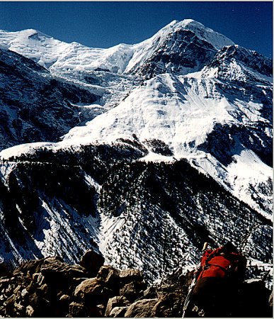 Gangapurna on ascent from Manang to Tharong La