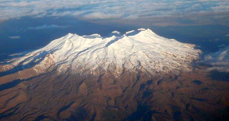 Snowcover on Mount Ruapehu ( 2797m ) - the highest mountain on the North Island