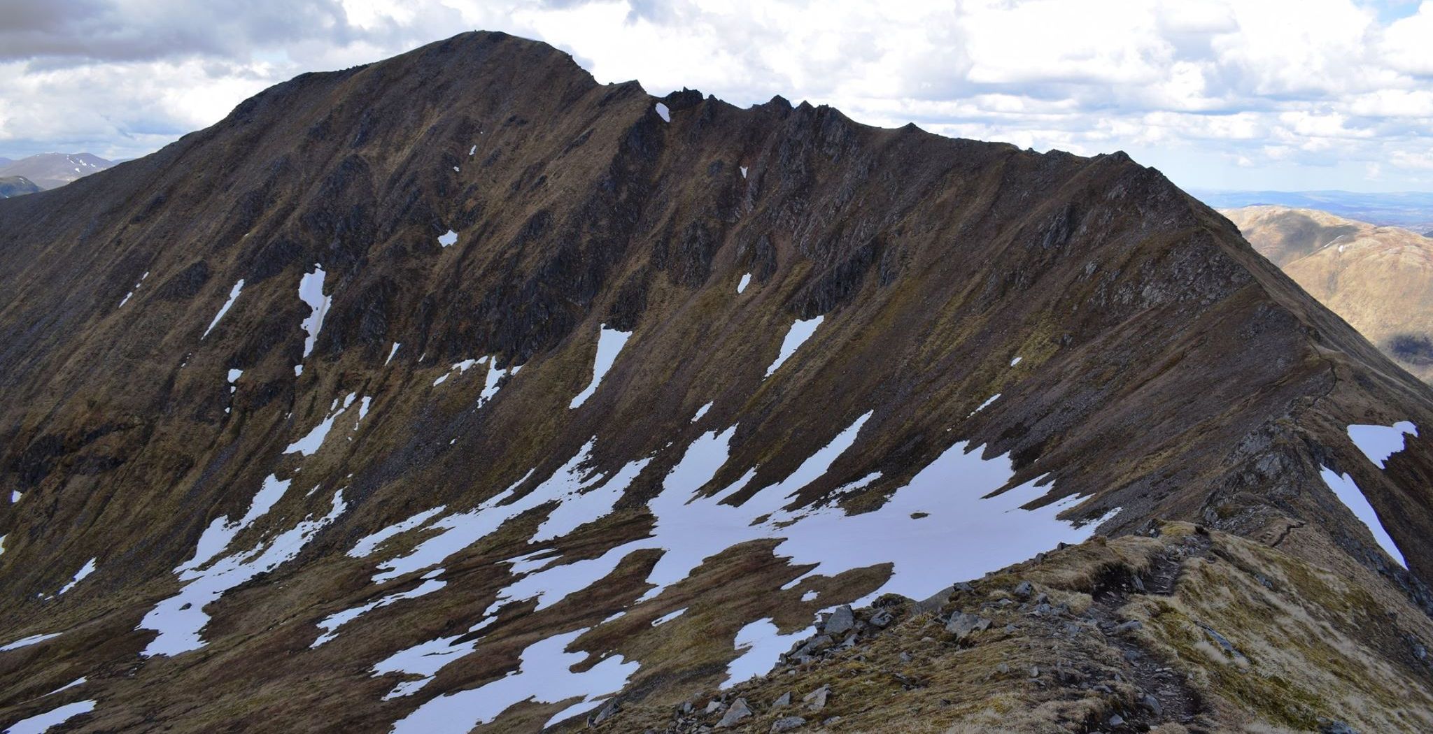 A'Chralaig to Mullach Fraoch-choire ridge