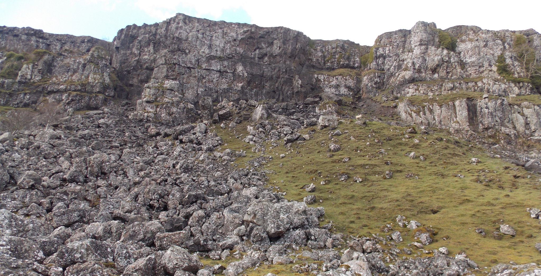 Rock Wall of Double Craigs in Fintry Hills