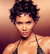 Photo Gallery - Halle Berry - James Bond Girl